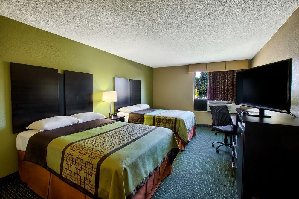 Super 8 By Wyndham Raleigh North East Hotel Exterior foto
