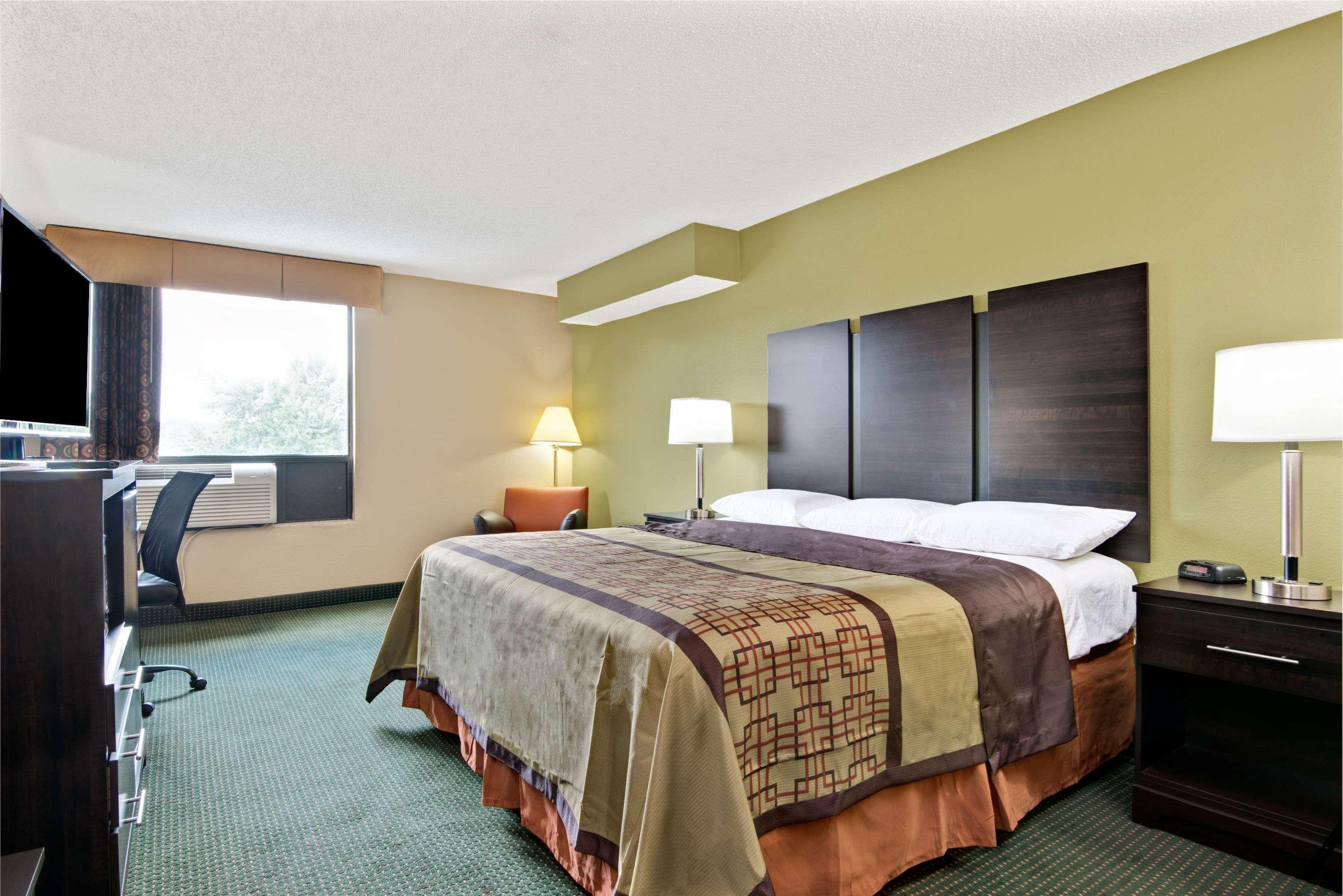 Super 8 By Wyndham Raleigh North East Hotel Exterior foto