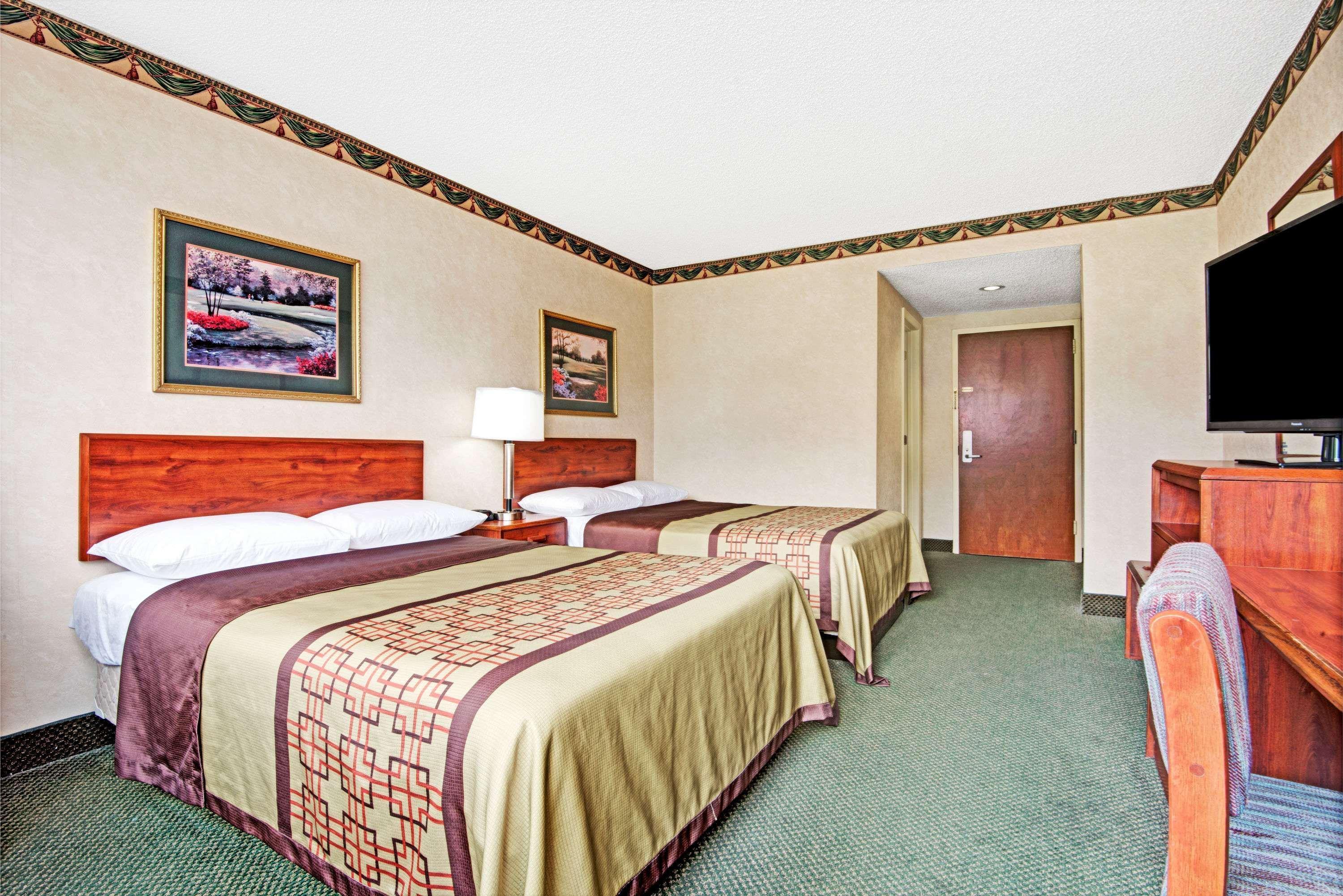 Super 8 By Wyndham Raleigh North East Hotel Exterior foto
