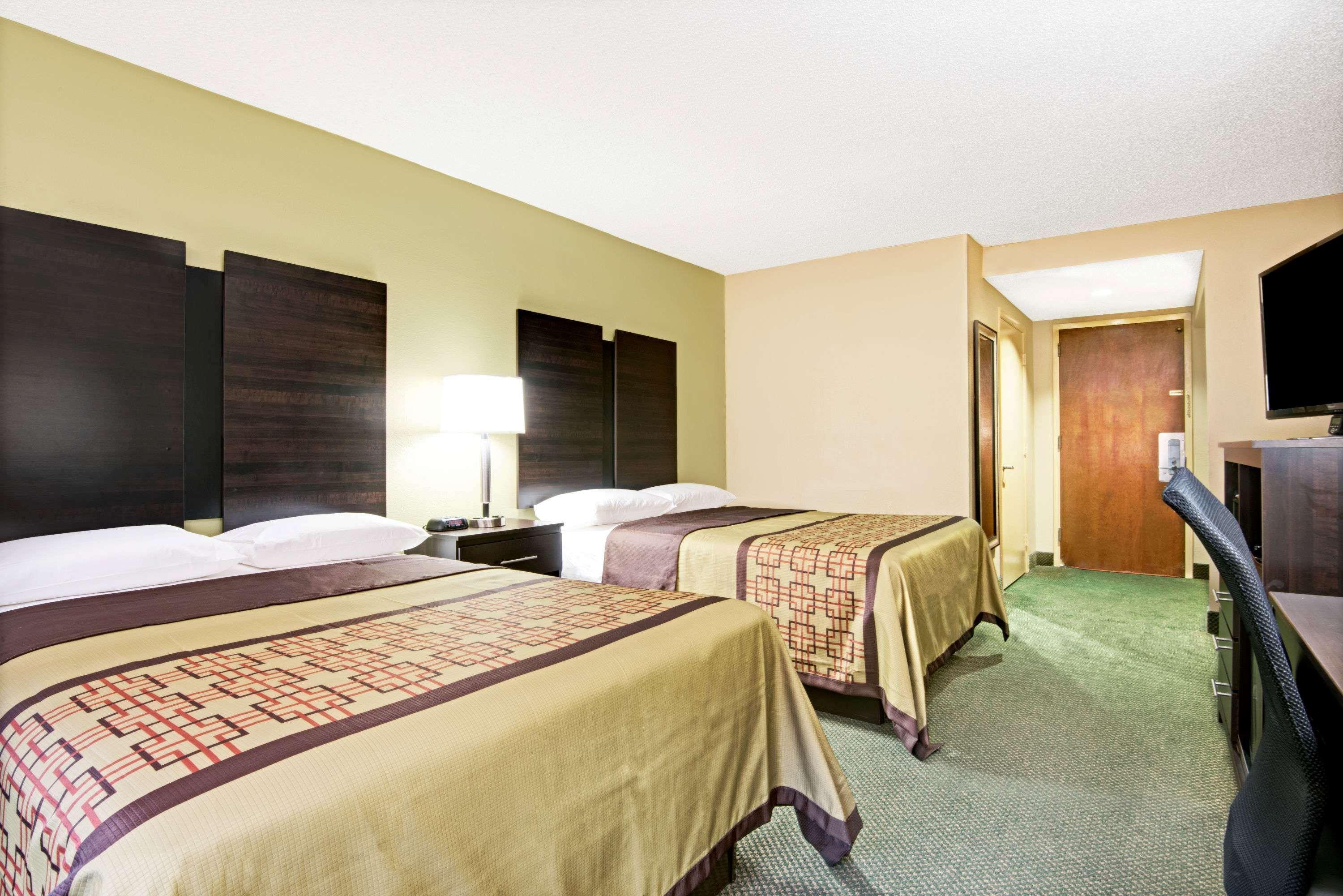 Super 8 By Wyndham Raleigh North East Hotel Exterior foto